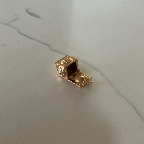 Kendra Scott Opening Keepsake Rose Gold Charm Box - Picture 4 of 5